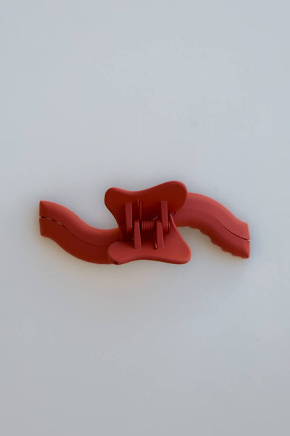 Midi Wavy Hold Everything Claw