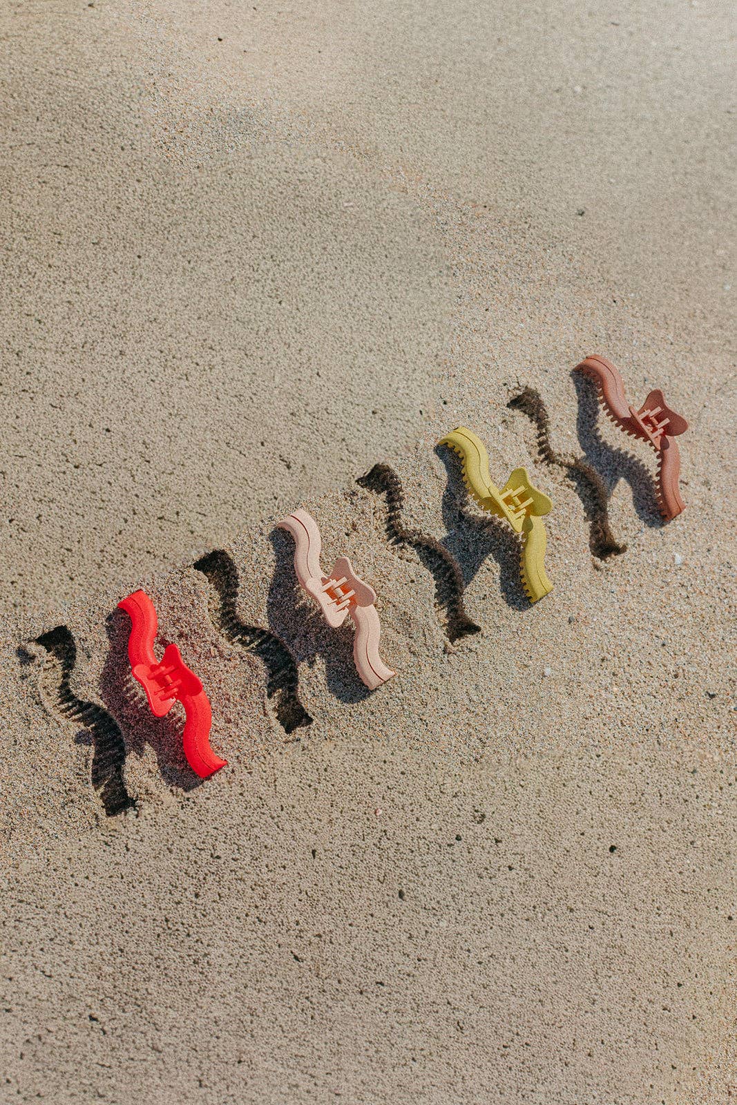 Midi Wavy Hold Everything Claw