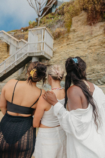 Mini Wavy Hold Everything Claw
