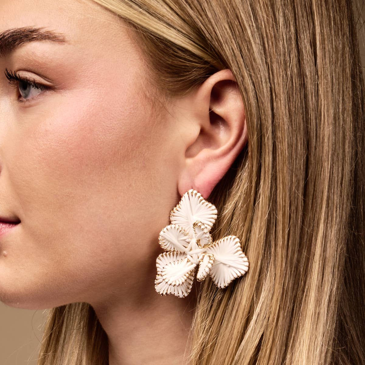 White Main Character Earrings