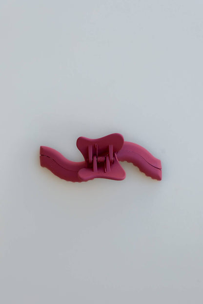 Midi Wavy Hold Everything Claw