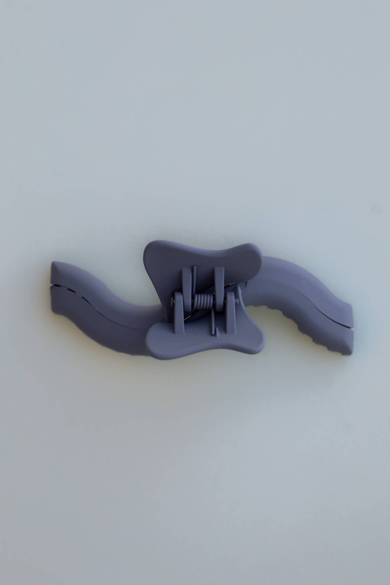 Midi Wavy Hold Everything Claw