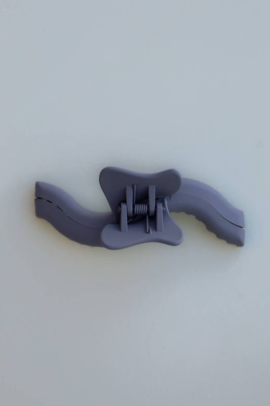 Midi Wavy Hold Everything Claw