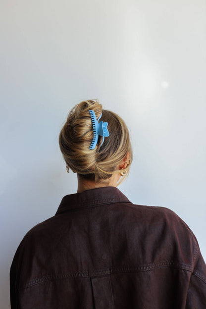 Midi Wavy Hold Everything Claw