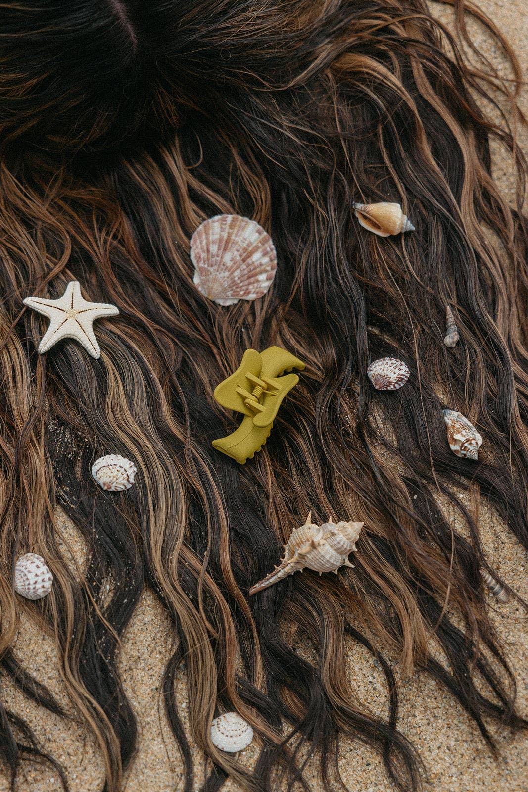 Mini Wavy Hold Everything Claw