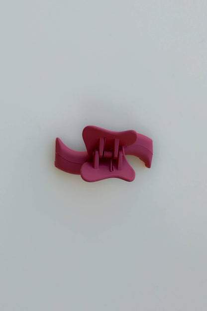 Mini Wavy Hold Everything Claw