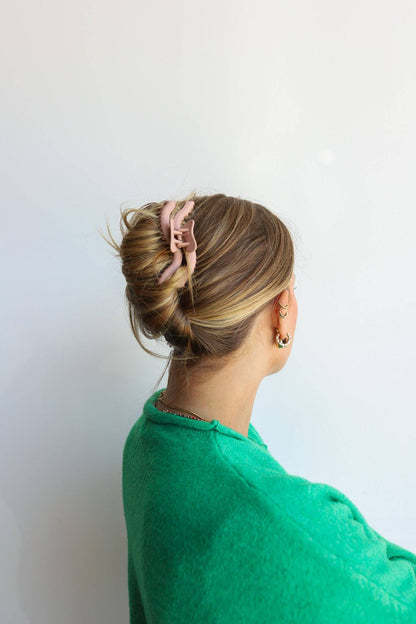 Midi Wavy Hold Everything Claw