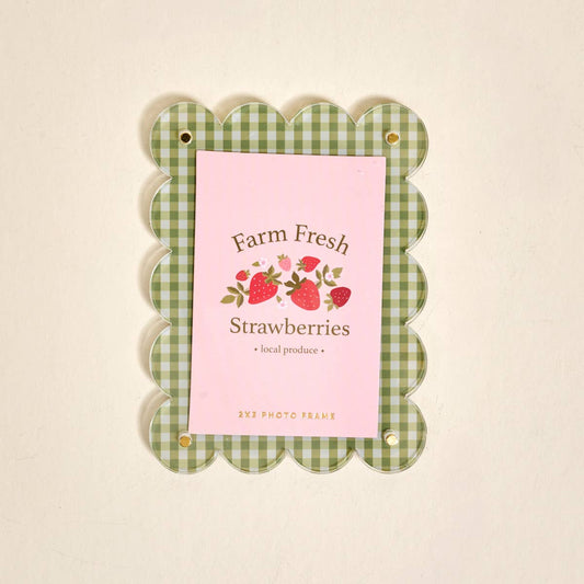 Farm Fresh Strawberries Scalloped Mini Picture Frame Magnet